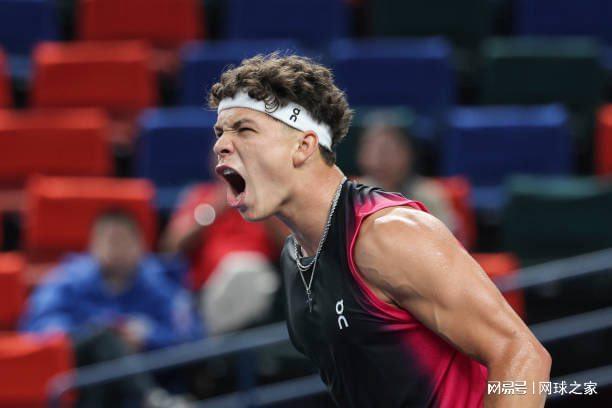 知名记者M 知名记者M